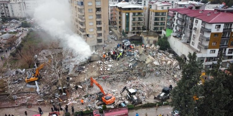 3 moun mouri ak 213 lòt blese nan 2 tranbleman tè ki souke tè Latiki jodi lendi a