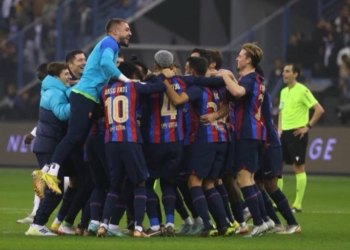 classico : le real madrid vaincu 2-1 par le barça dans la liga
