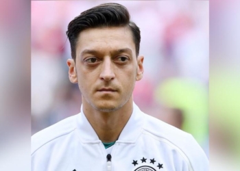 Mesut Özil annonce sa retraite internationale dans le football
