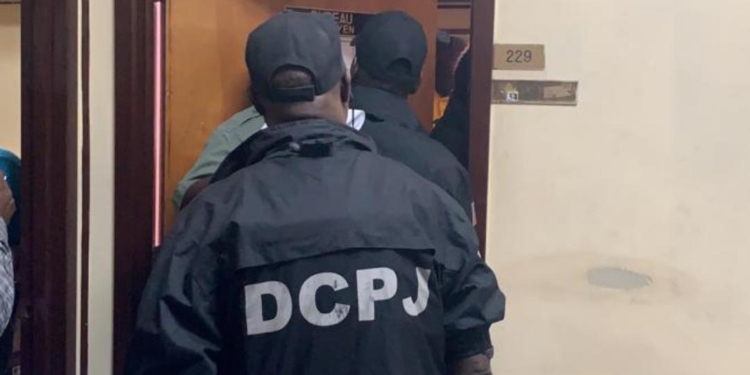 Editoryal: sa ka genyen gwo konsekans lè se enfliyansè k ap eseye fè travay DCPJ a