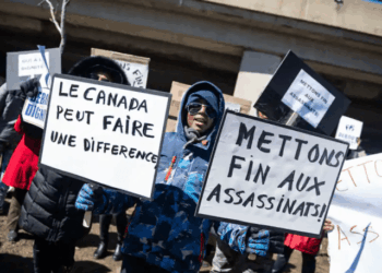 Insécurité en Haïti : des Haïtiens au Canada ont manifesté devant le bureau de Trudeau