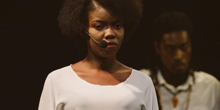 Néhémie Bastien dit s’accrocher à sa carrière de comédienne malgré la crise en Haïti