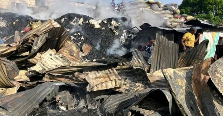 Yon gwo dife eklate nan mache Chada nan komin Petyonvil