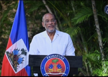 Ariel Henry pwomèt li pral bay moun lajan sou telefòn epi mete travay nan peyi an