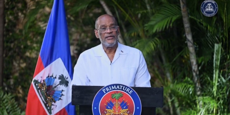 Ariel Henry pwomèt li pral bay moun lajan sou telefòn epi mete travay nan peyi an