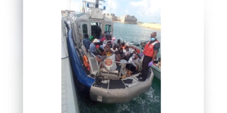 Gadkòt Turks ak Caicos kenbe 30 ayisyen ki t ap antre sou teritwa yo a san papye