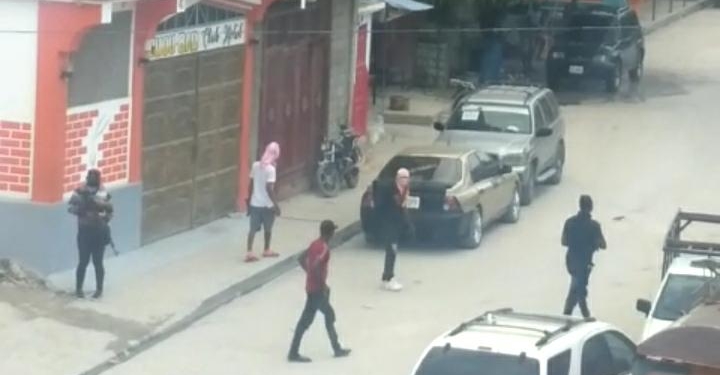 2 moun mouri ak plizyè lòt blese aprè yon atak nèg ak zam fè nan komin Kafou