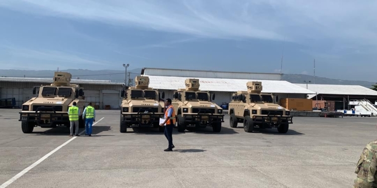 Le Canada vient de livrer 4 nouveaux véhicules blindés au gouvernement haïtien