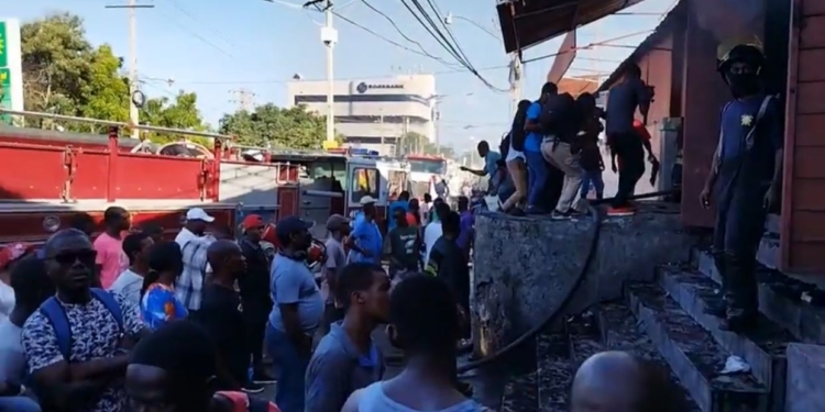 Mache 2000 ki nan Dèlma 29 leve anba gwo flanm dife maten an