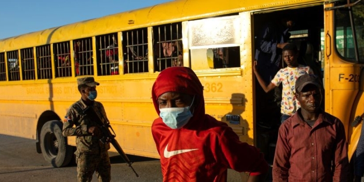 Otorite Dominiken arete epi pral depòte 65 Ayisyen ki te ilegal nan lokalite Jimani