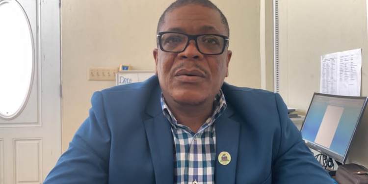 Komisè Richemond fèmen lopital Laplas nan Okay la aprè lanmò enfimyè Kenia Civil