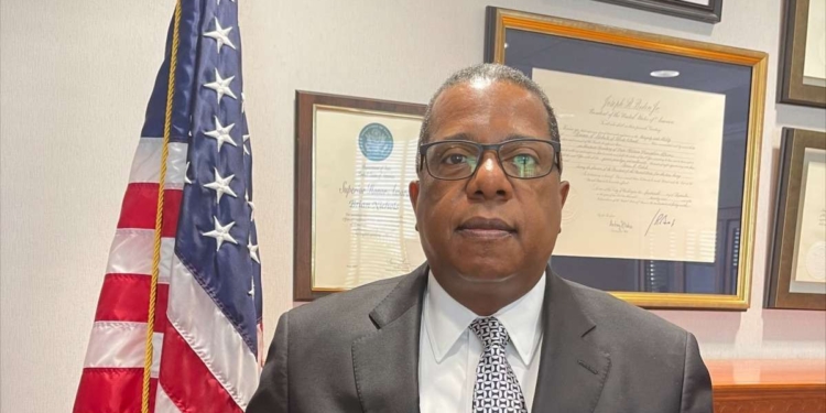 Brian Nichols fè Ariel Henry konnen Etazini ap kontinye sipòte Ayiti