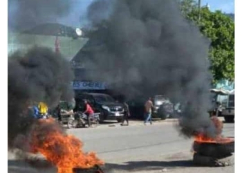 Manifestasyon fèt Okap pou mande libere Direktè APN nan nèg ak zam te kidnape