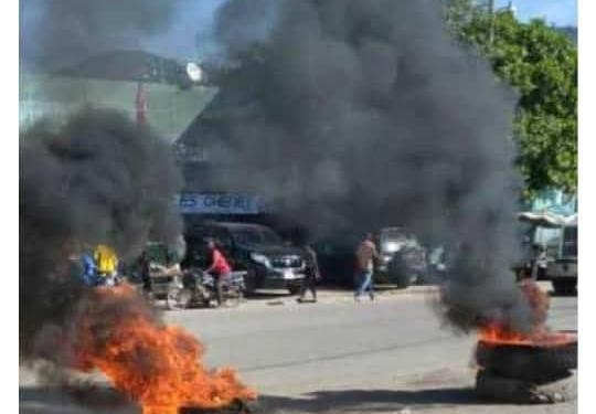 Manifestasyon fèt Okap pou mande libere Direktè APN nan nèg ak zam te kidnape