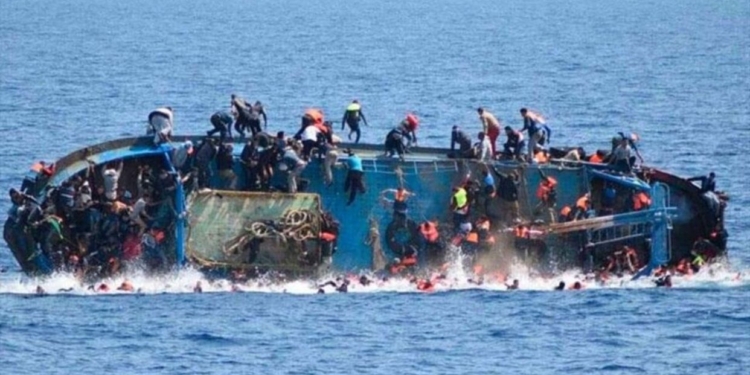 2 bato ki te genyen moun ak machandiz koule nan Sidès akoz move tan