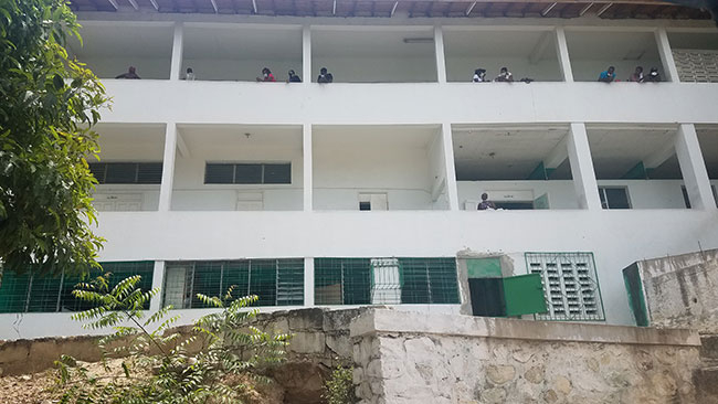 Lopital Sanatoryòm sou menas divès atak nèg ak zam ap fè nan zòn Kafoufèy