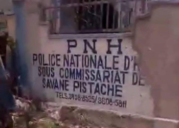 Nèg ak zam mete dife nan sou komisarya Savann Pistach la