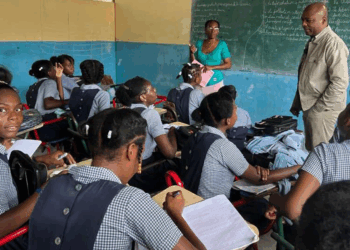 Editoryal: lekòl isit pran nan mannigèt, lekòl anwo ak anba!