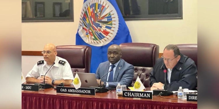 Léon Charles deklare nan OEA menm si gouvènman dominiken an pa vle kanal la pap kanpe