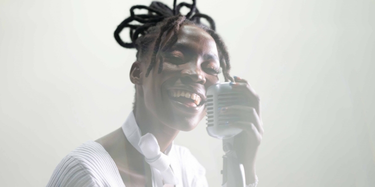 Fameuse Maude — A Singer Dedicated to the Idea of “Dream Big”