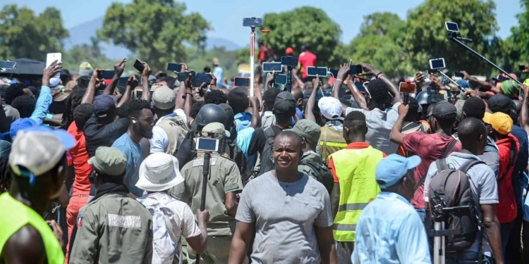 Editoryal: Lapolis dwe fouke tout jounalis k ap kouvri operasyon bandi yo