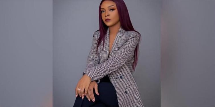 Entre l’abandon et la résilience, l’artiste Winnie choisit le chemin de la “Rezilyans”